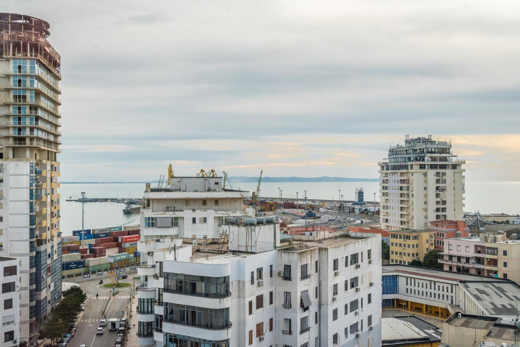 Sky Apartments Durrës Buitenkant foto
