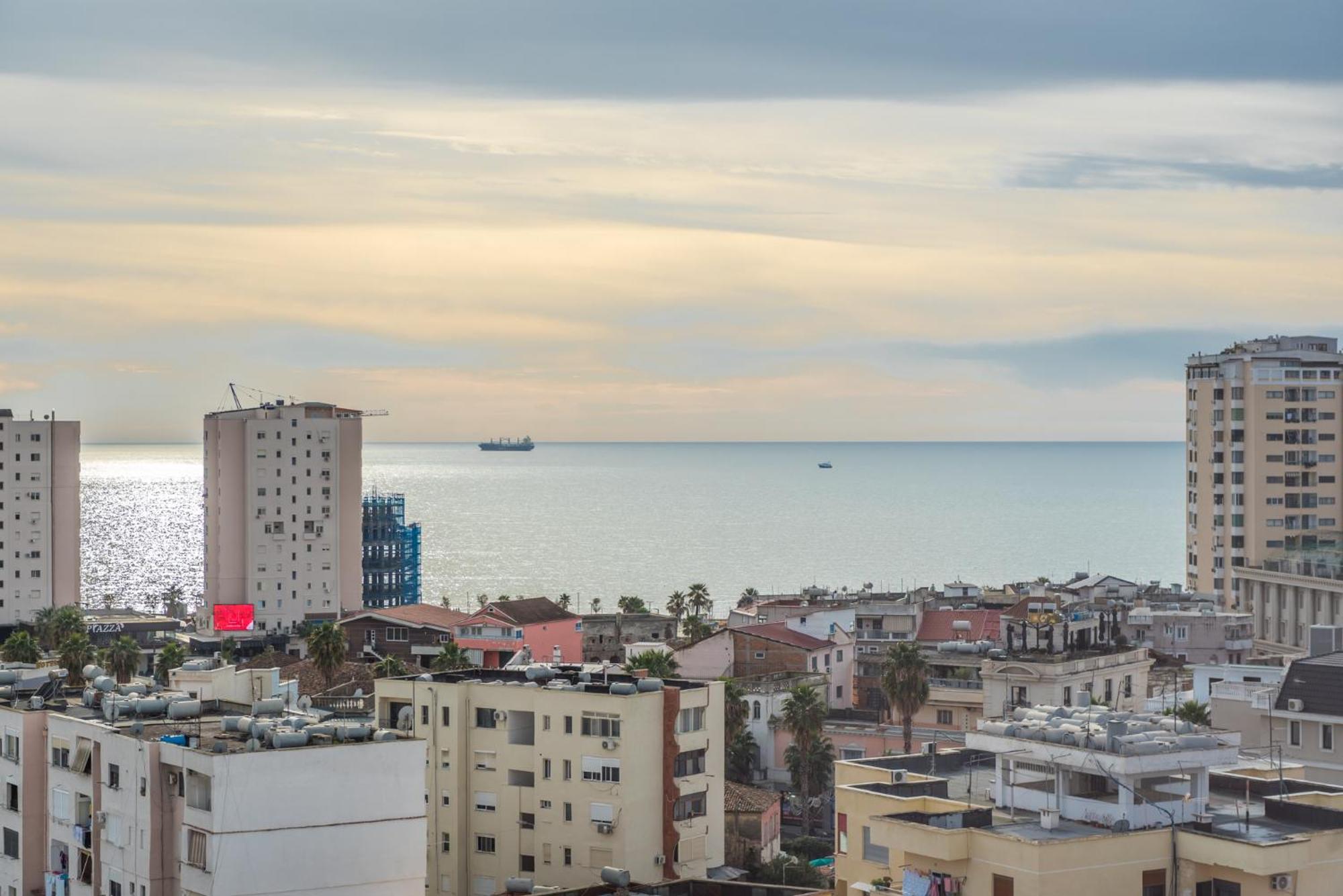 Sky Apartments Durrës Buitenkant foto