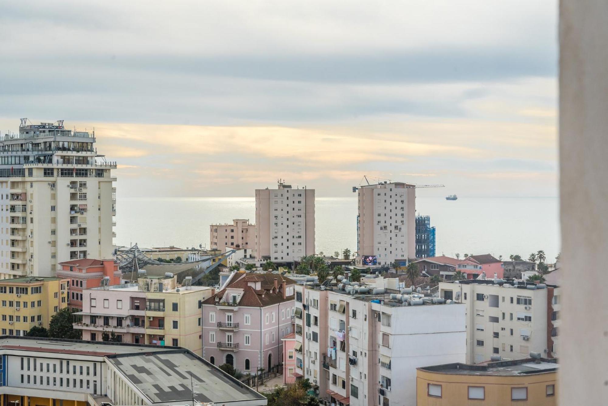 Sky Apartments Durrës Buitenkant foto